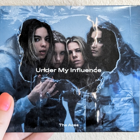 The Aces REAL hand SIGNED Photo #4 COA Autographed Indie Pop Band - Picture 3 of 3